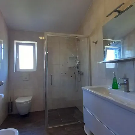 Tri Gracije Apartment Tkon